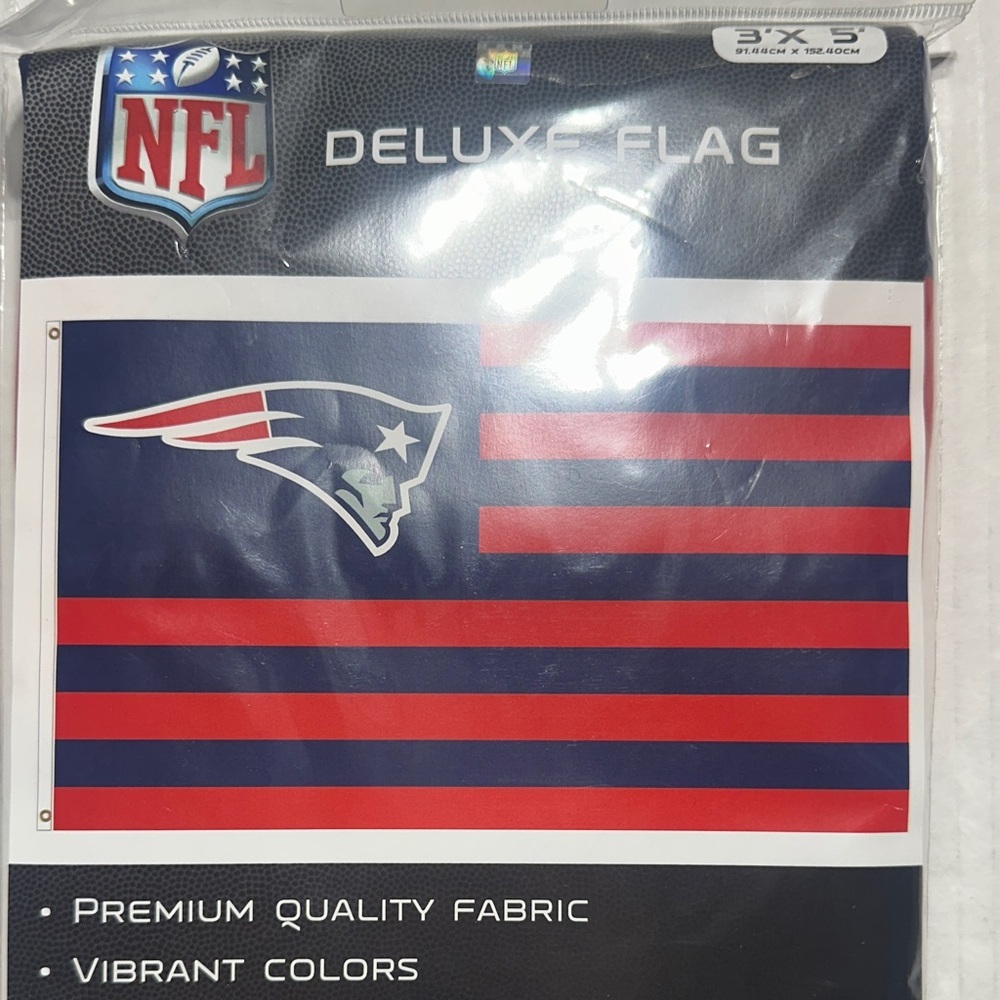 NWT NFL New England Patriots vibrant Navy and Red Striped Banner deluxe Flag - Picture 6 of 6